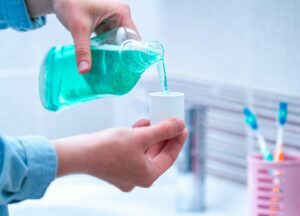 Pros and cons of mouthwash